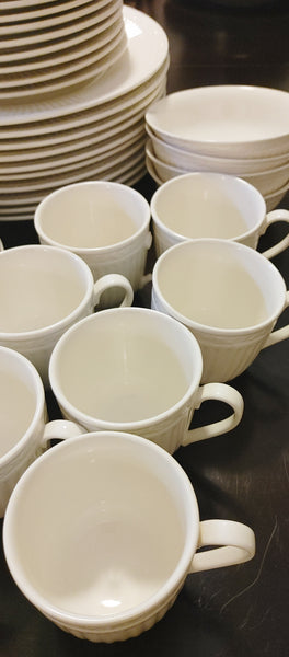 Mikasa Italian Countryside Stoneware 68 pcs 8 Place Settings +