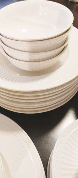 Mikasa Italian Countryside Stoneware 68 pcs 8 Place Settings +