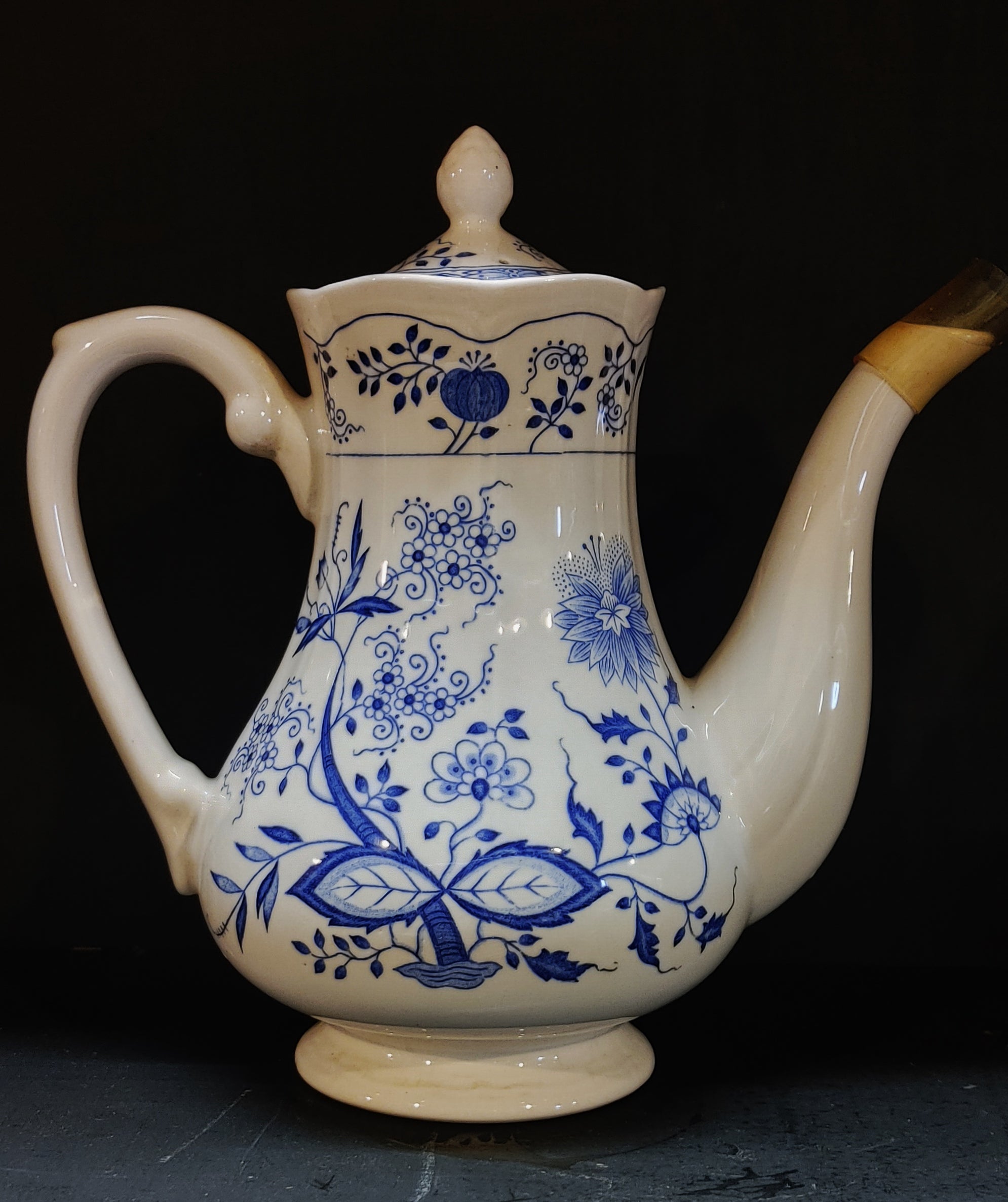 Vintage Ceramic Ironstone Oriental Onion Blue White Coffee Teapot