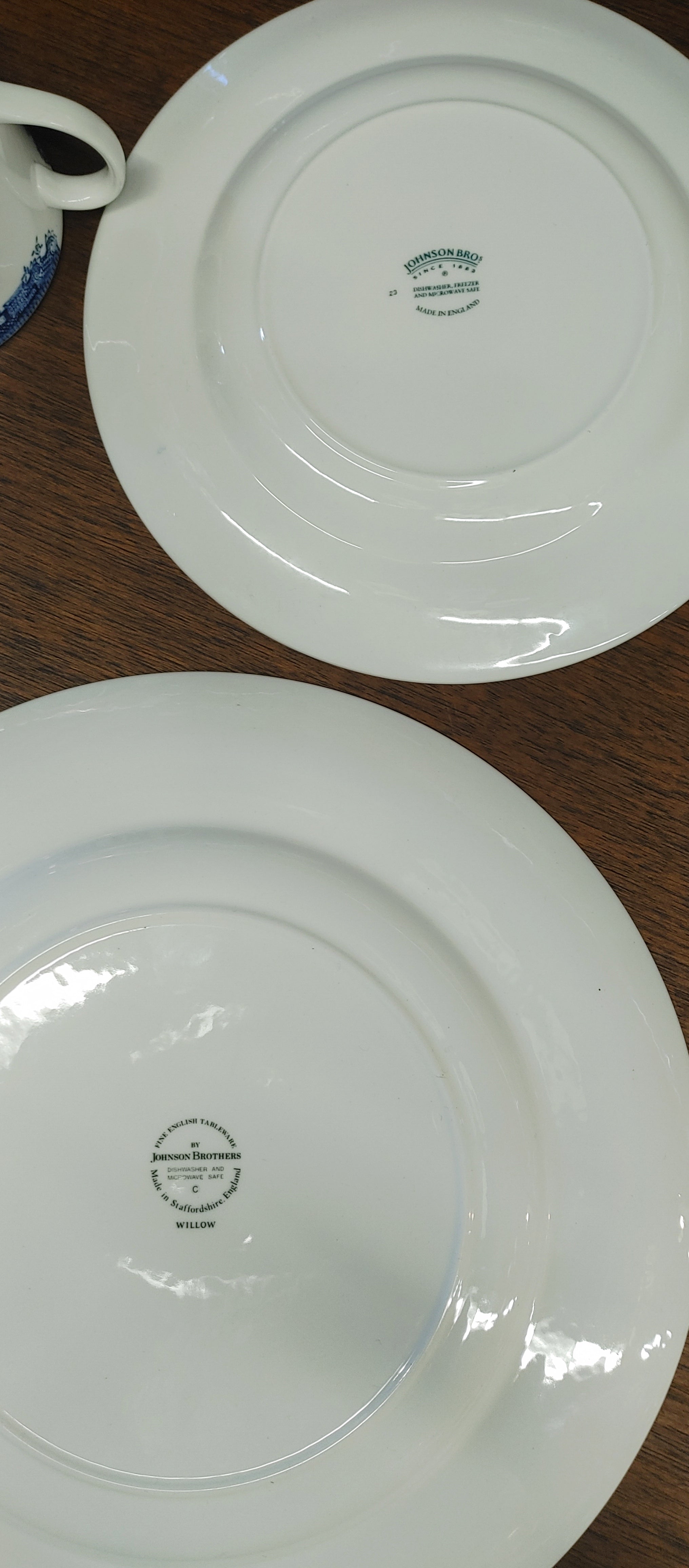 Blue Willow 4-pc Place Setting Johnson Brothers England Dishwasher