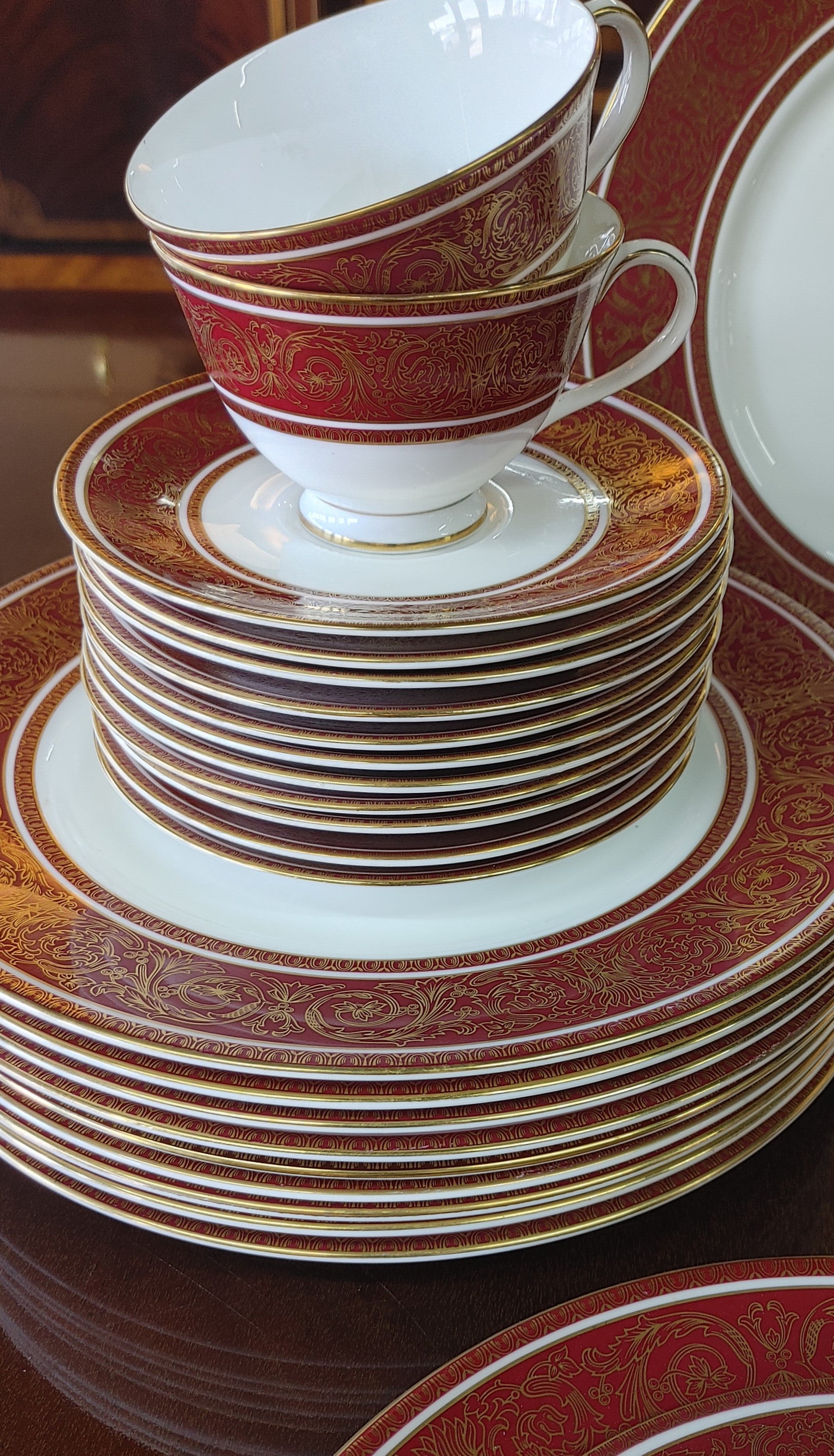 Royal Doulton Buckingham Tableware 40-pc 8 Place Settings – ATTIC