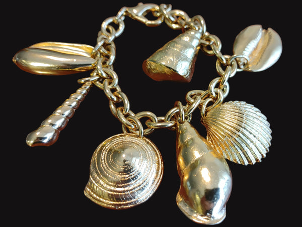 Vintage Fernando Originals Gold Tone Nautical Seashell Charm Bracelet 7"
