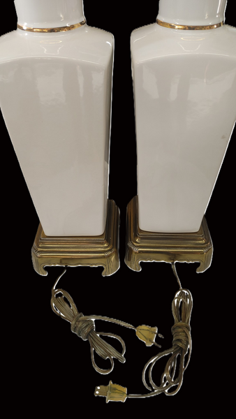 Pair Chinoiserie Porcelain Heron Motif Table Lamps
