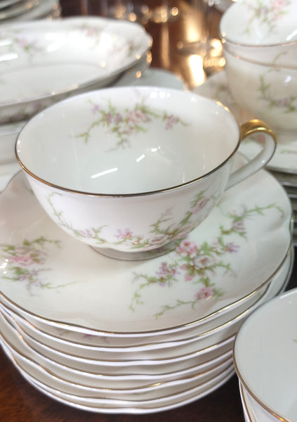 Theodore Haviland New York Rosalinde 8 Place Settings 61-pcs