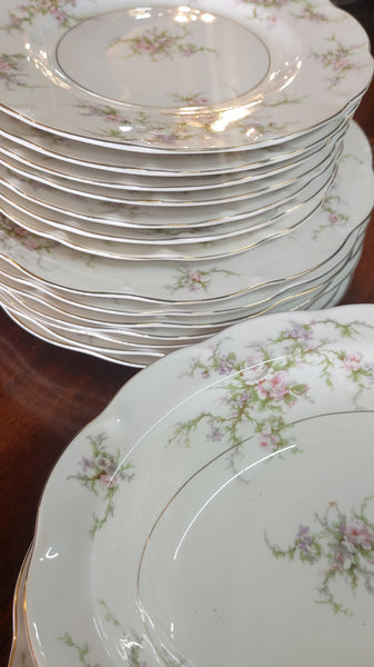 Theodore Haviland New York Rosalinde 8 Place Settings 61-pcs