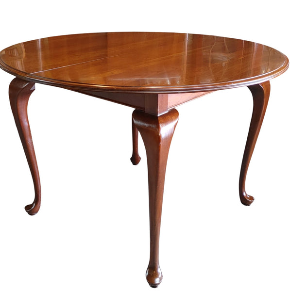 Ethan Allen Round Queen Anne Extension Dining Table Cabriole Legs Two Leaves