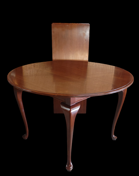 Ethan Allen Round Queen Anne Extension Dining Table Cabriole Legs Two Leaves